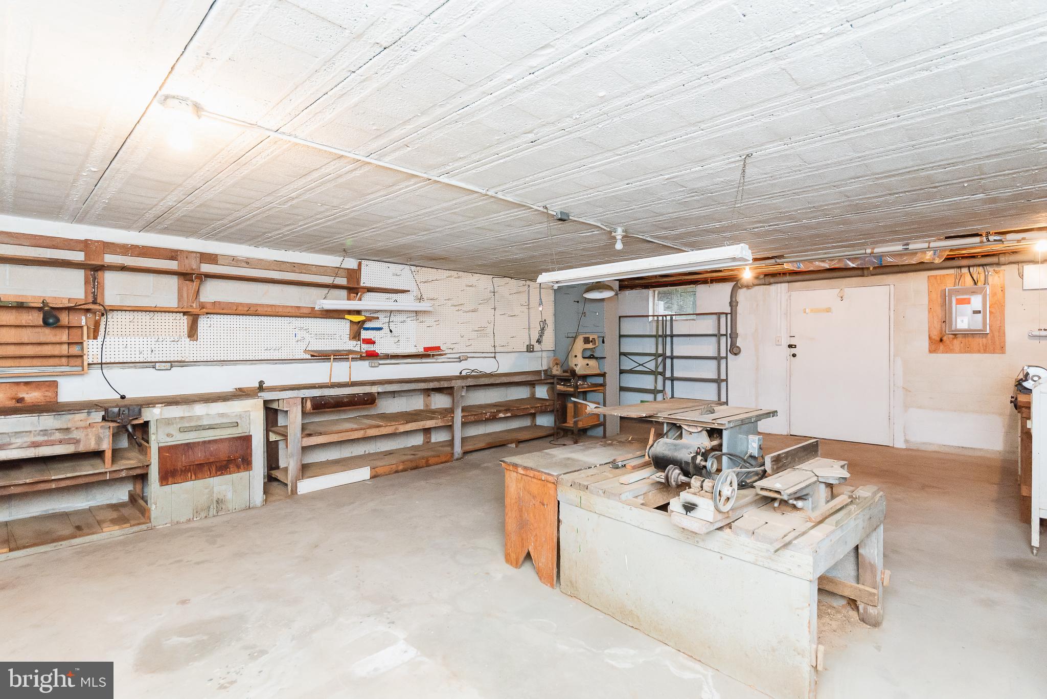 LOCUST KNOLL - Residential