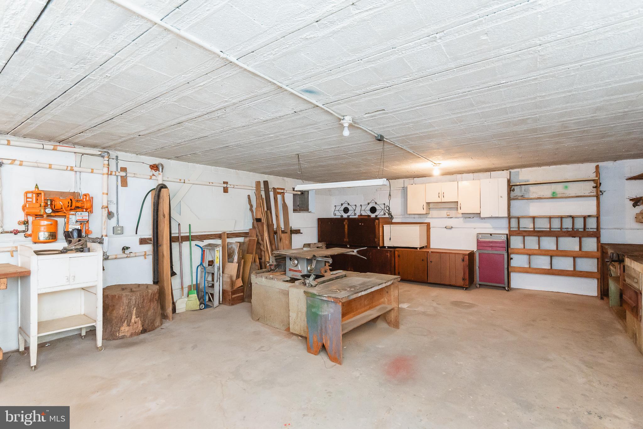 LOCUST KNOLL - Residential