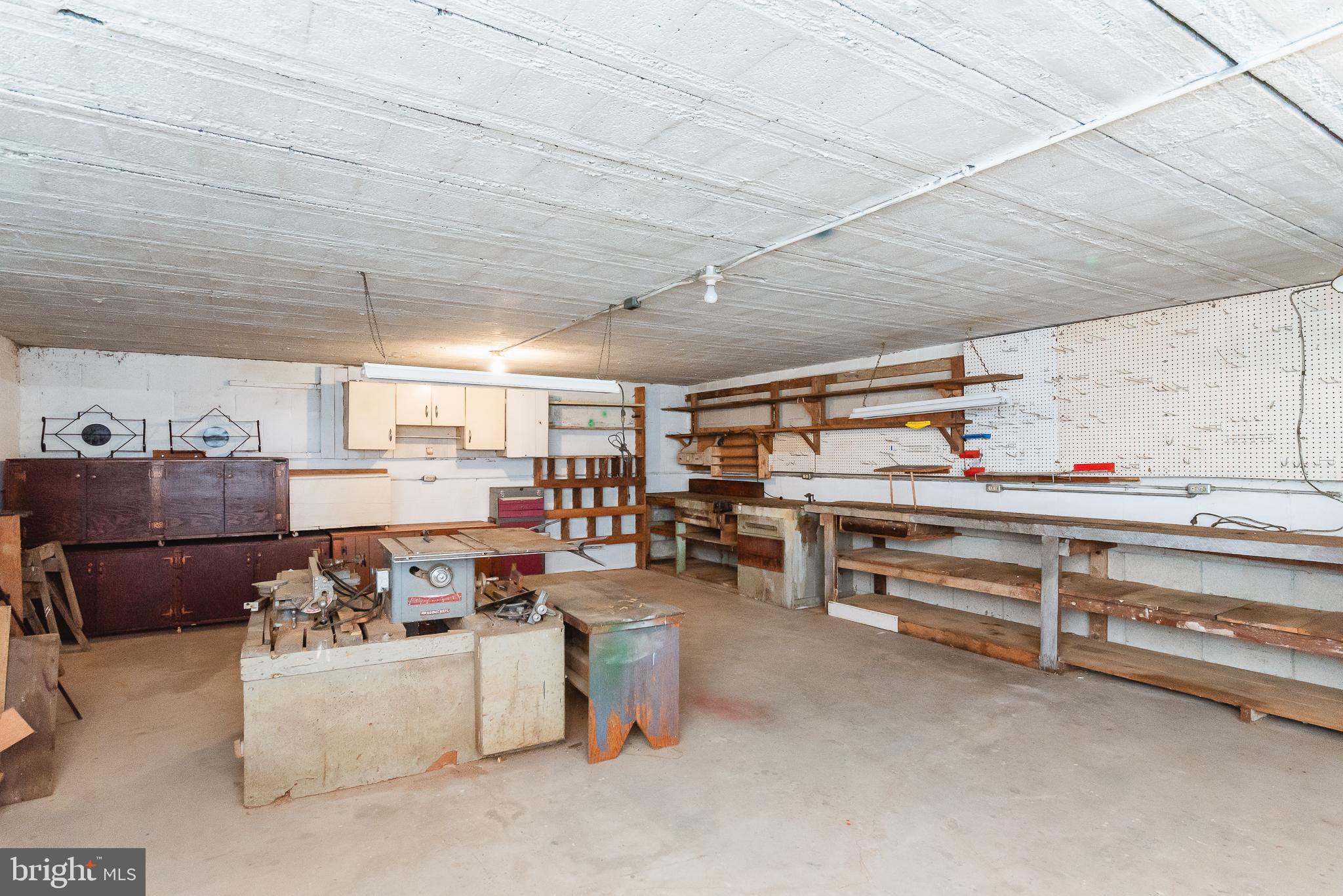 LOCUST KNOLL - Residential