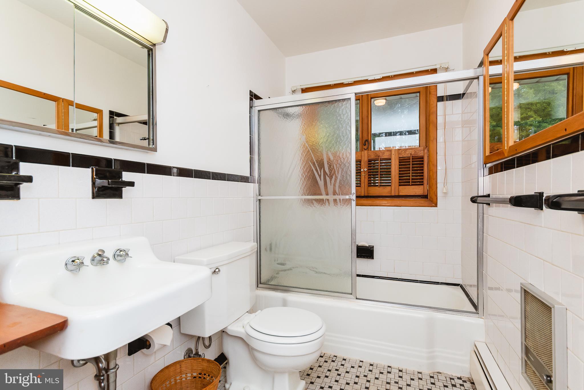 LOCUST KNOLL - Residential