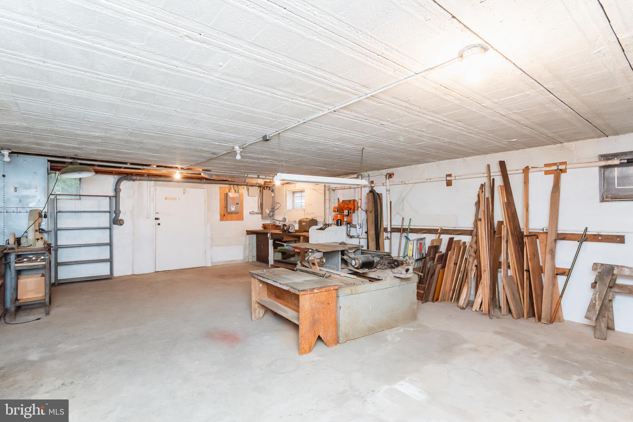 LOCUST KNOLL - Residential