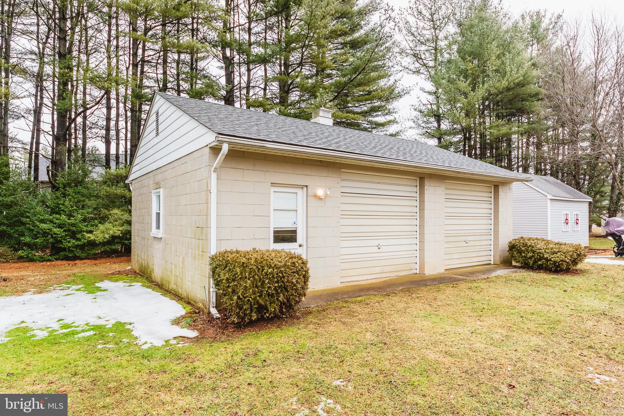 LOCUST KNOLL - Residential