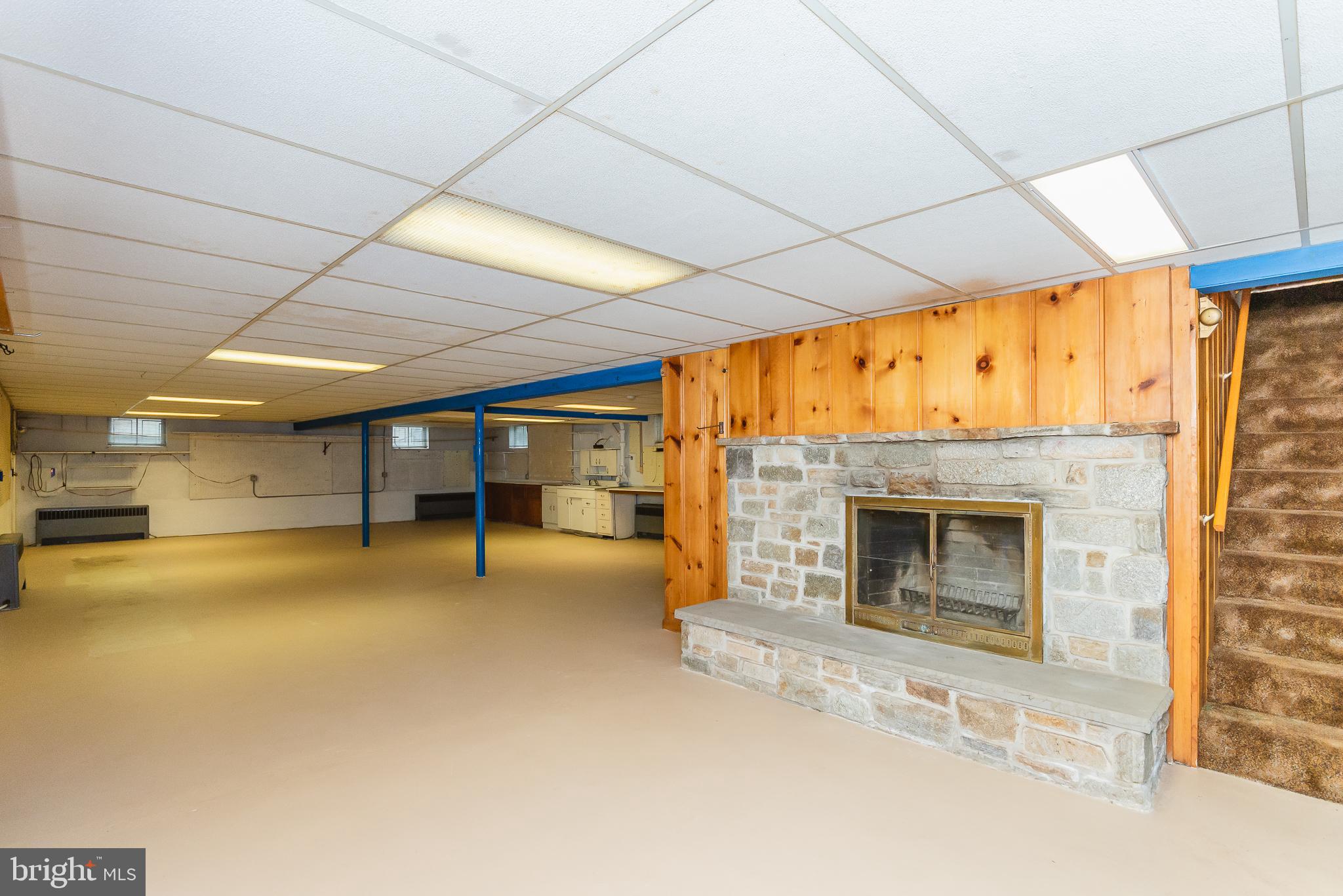 LOCUST KNOLL - Residential