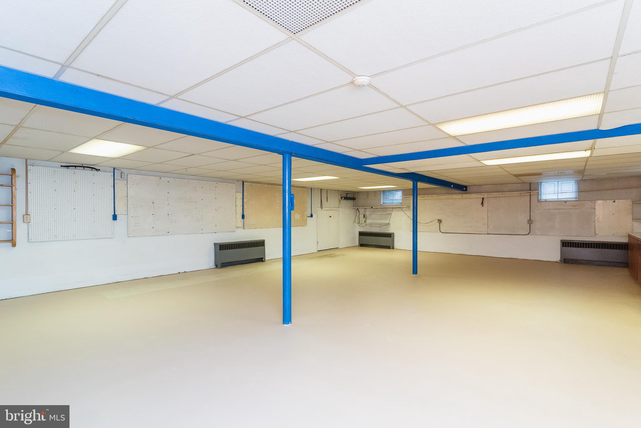 LOCUST KNOLL - Residential