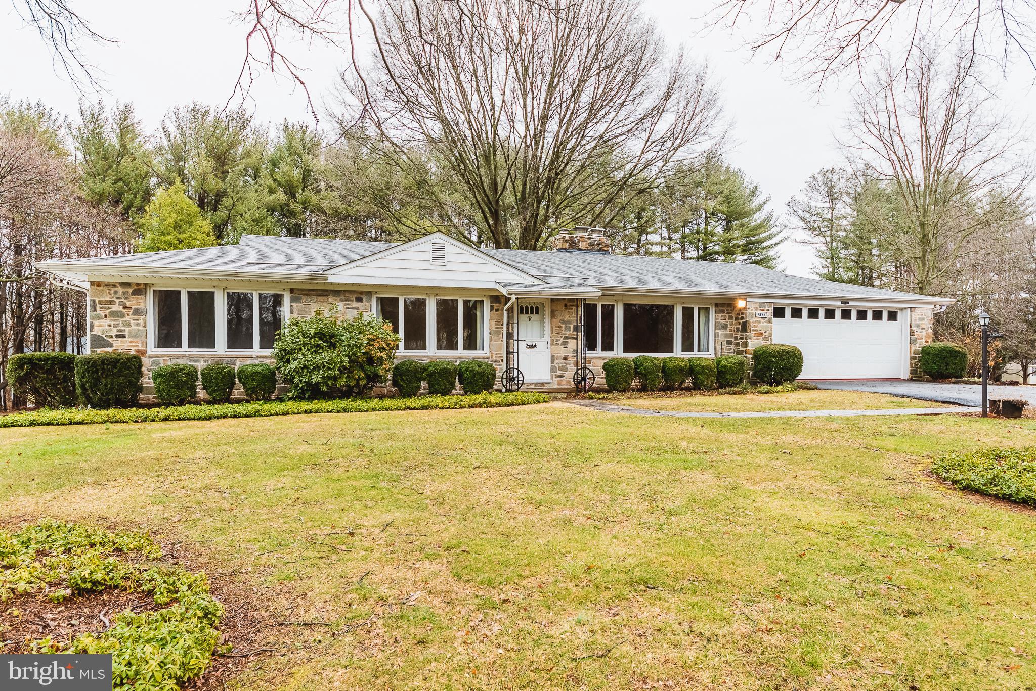 LOCUST KNOLL - Residential