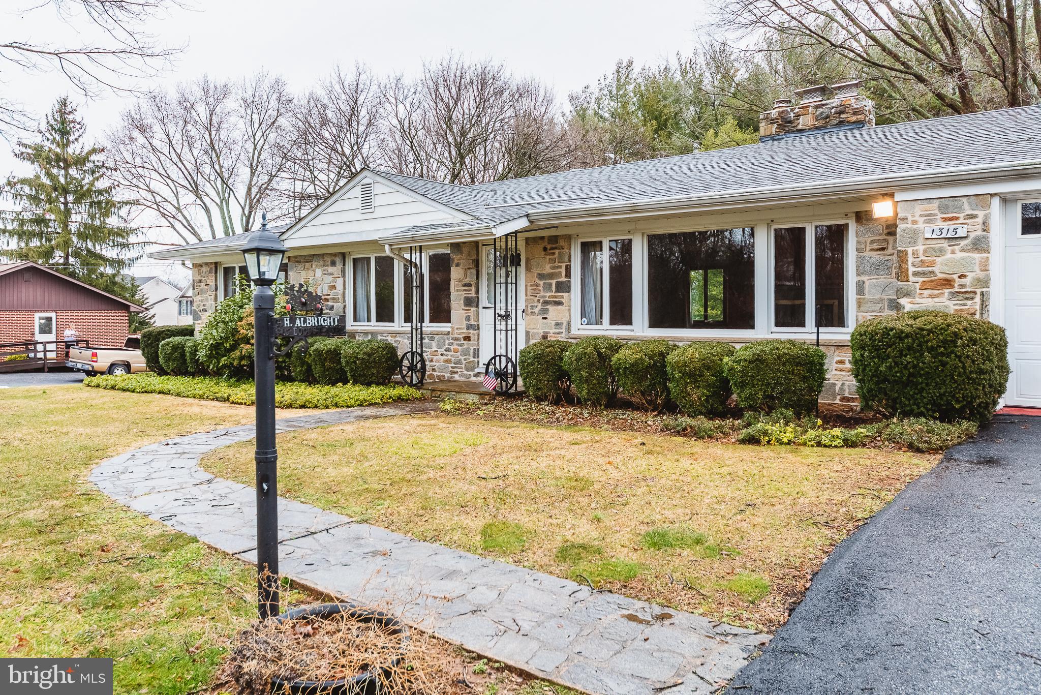 LOCUST KNOLL - Residential