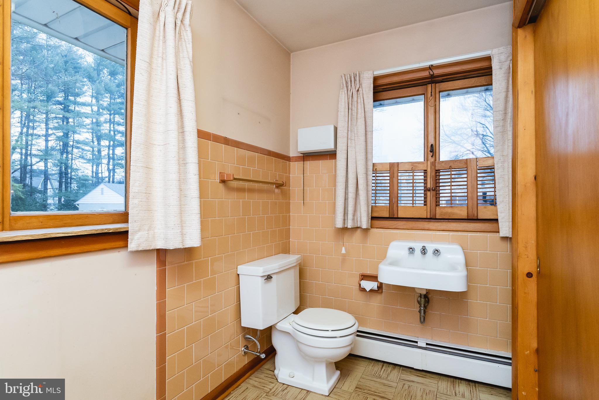 LOCUST KNOLL - Residential