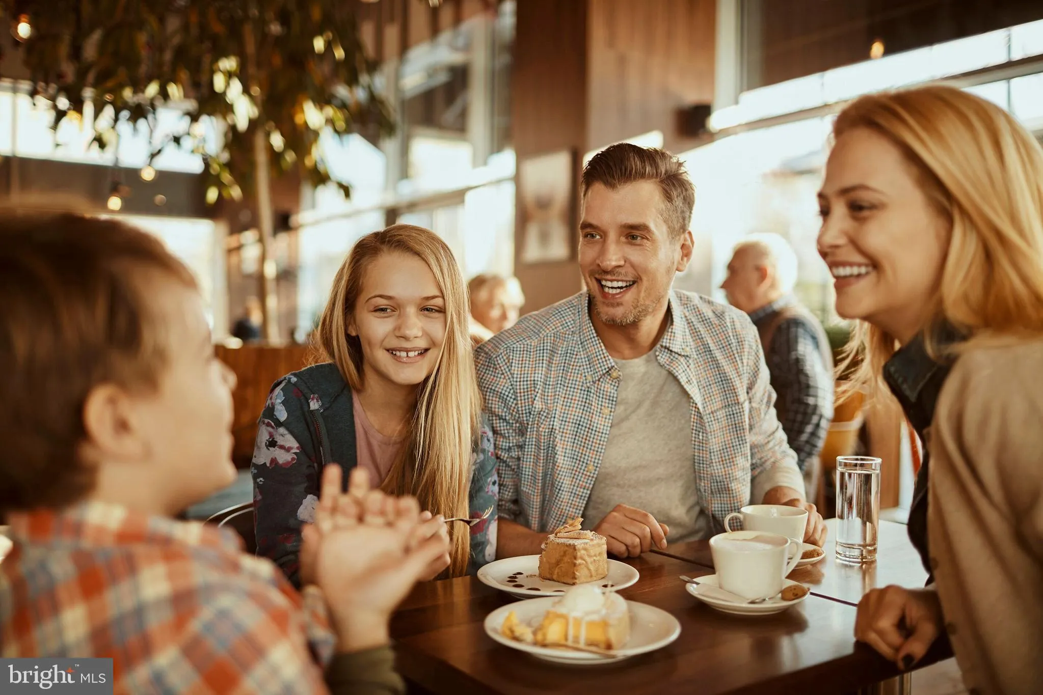 Conshohocken, Pennsylvania 19428, United States, 3 Bedrooms Bedrooms, ,3 BathroomsBathrooms,Residential,Pending,46335