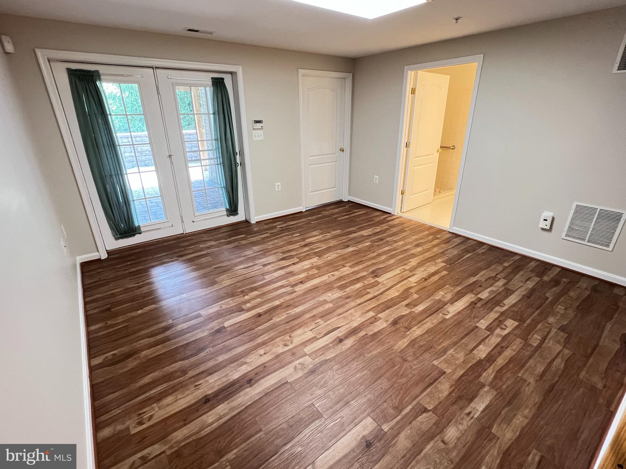 REISTERSTOWN VILLAGE - Residential