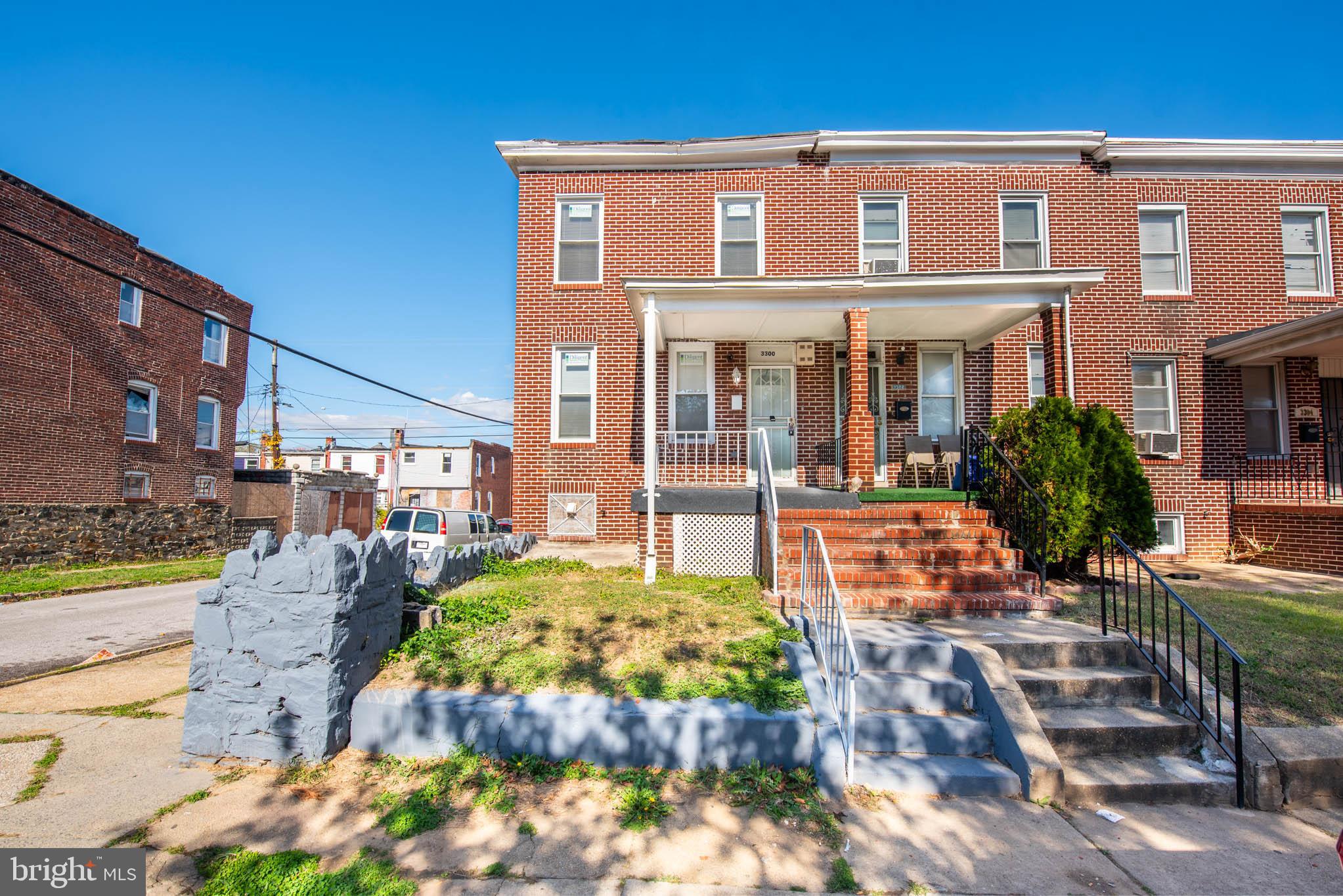 FOUR BY FOUR - Residential