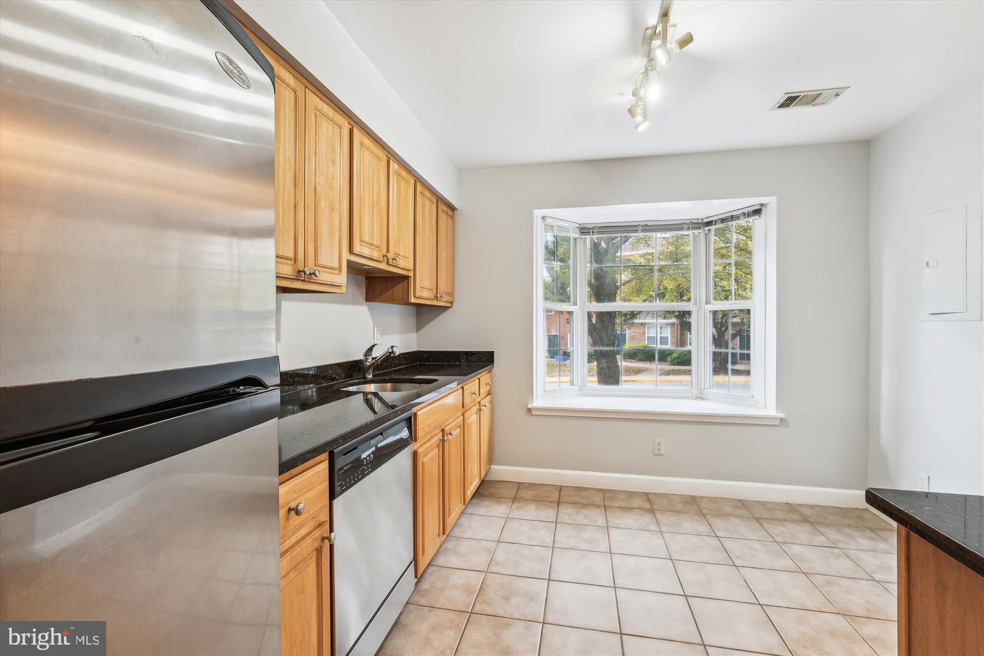 MONTGOMERY CHASE - Residential Lease