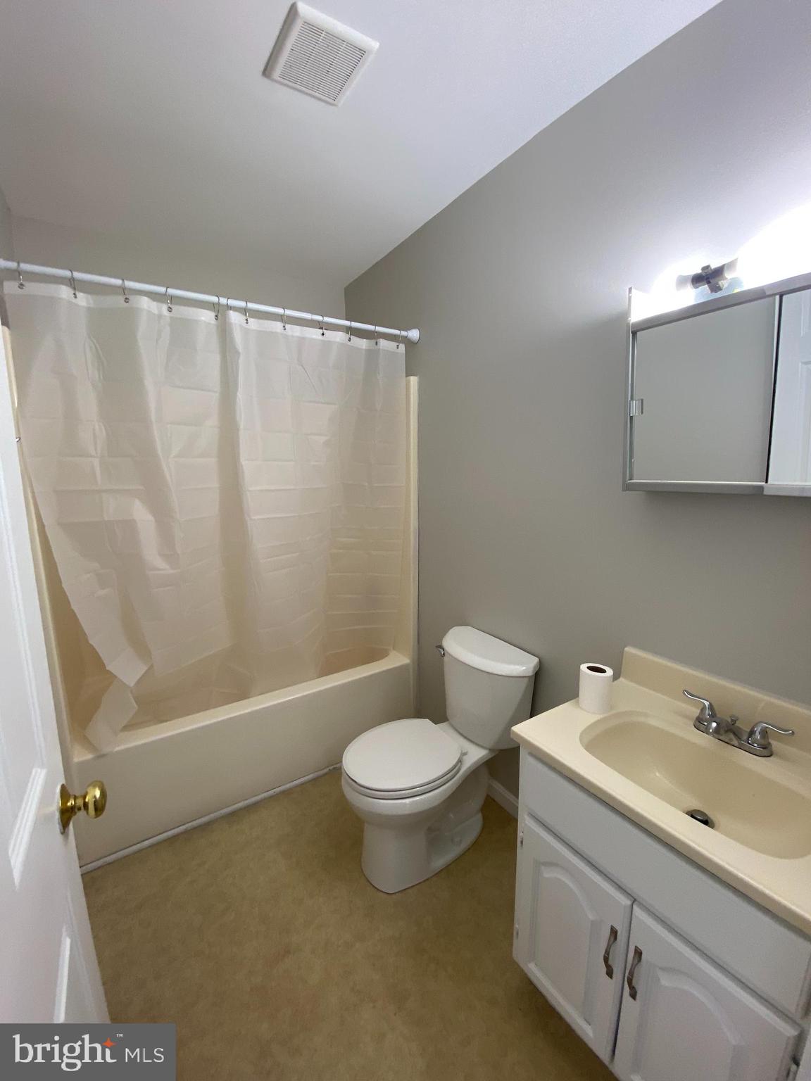 PATRICK HENRY ESTATES - Residential Lease