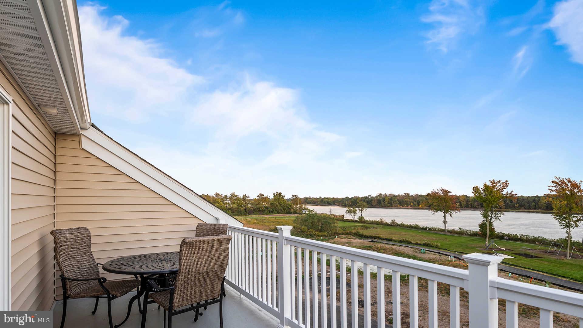 WATERSIDE - Residential