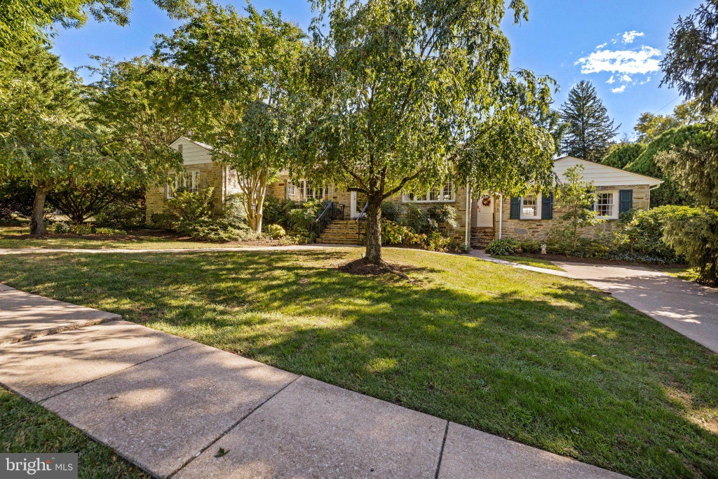 Photo of 1 St Georges Road, BALTIMORE, MD 21210 (MLS # MDBA2233398)