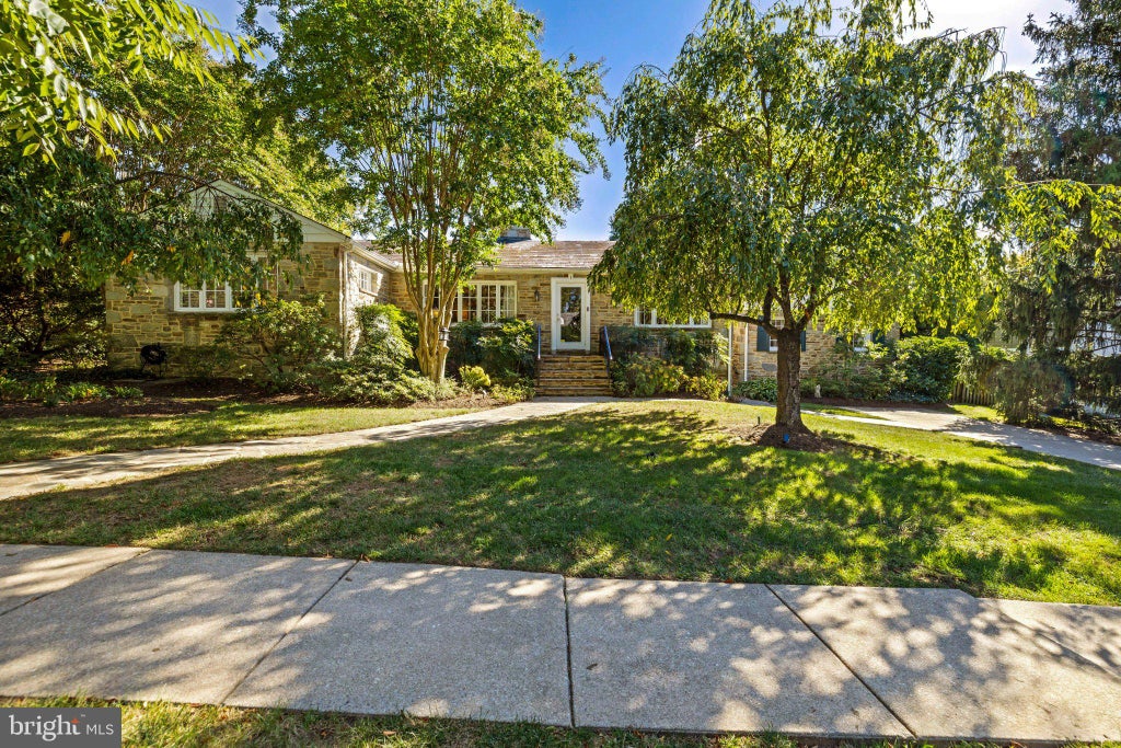 Photo of 1 St Georges Road, BALTIMORE, MD 21210 (MLS # MDBA2233398)