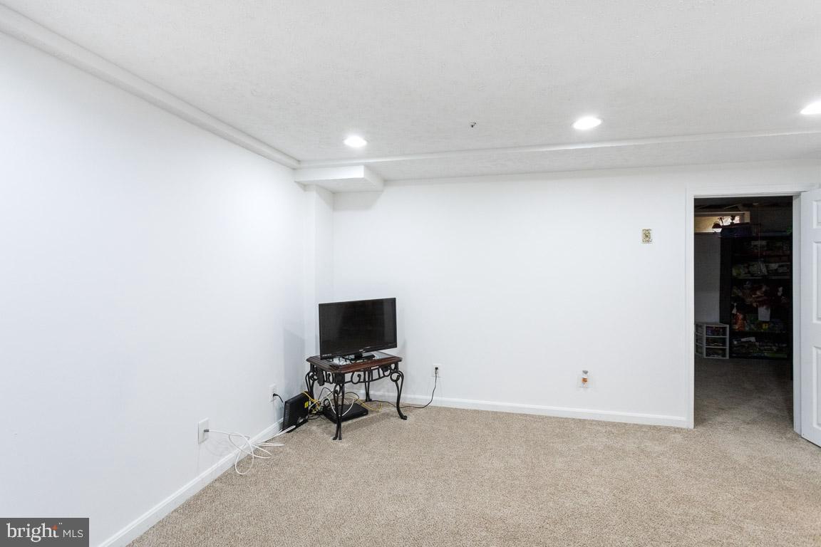 AMYCLAE ESTATES - Residential Lease