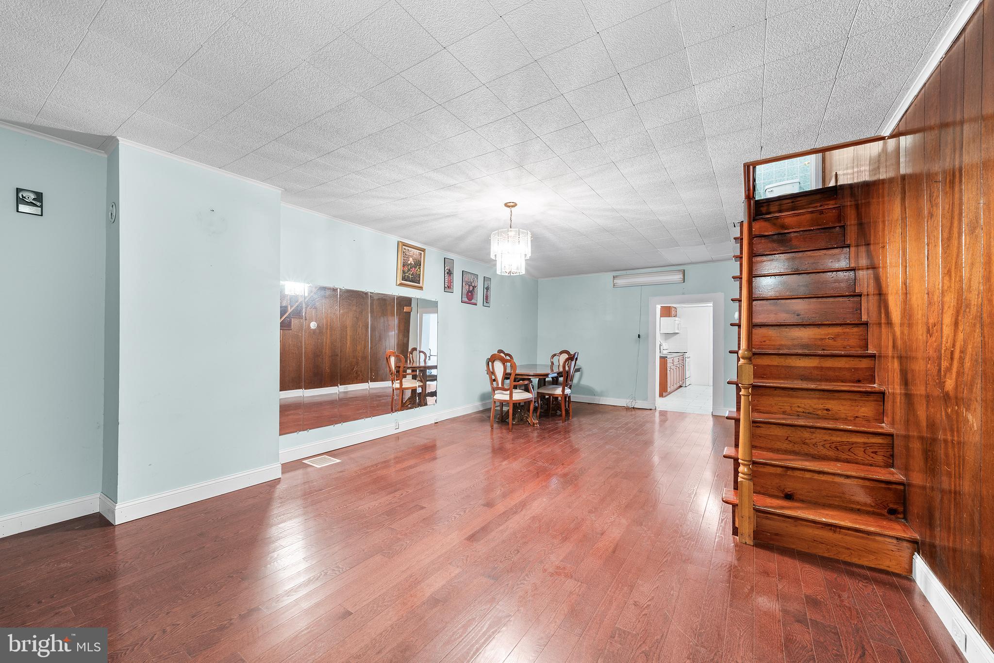 1821 E SERGEANT STREET