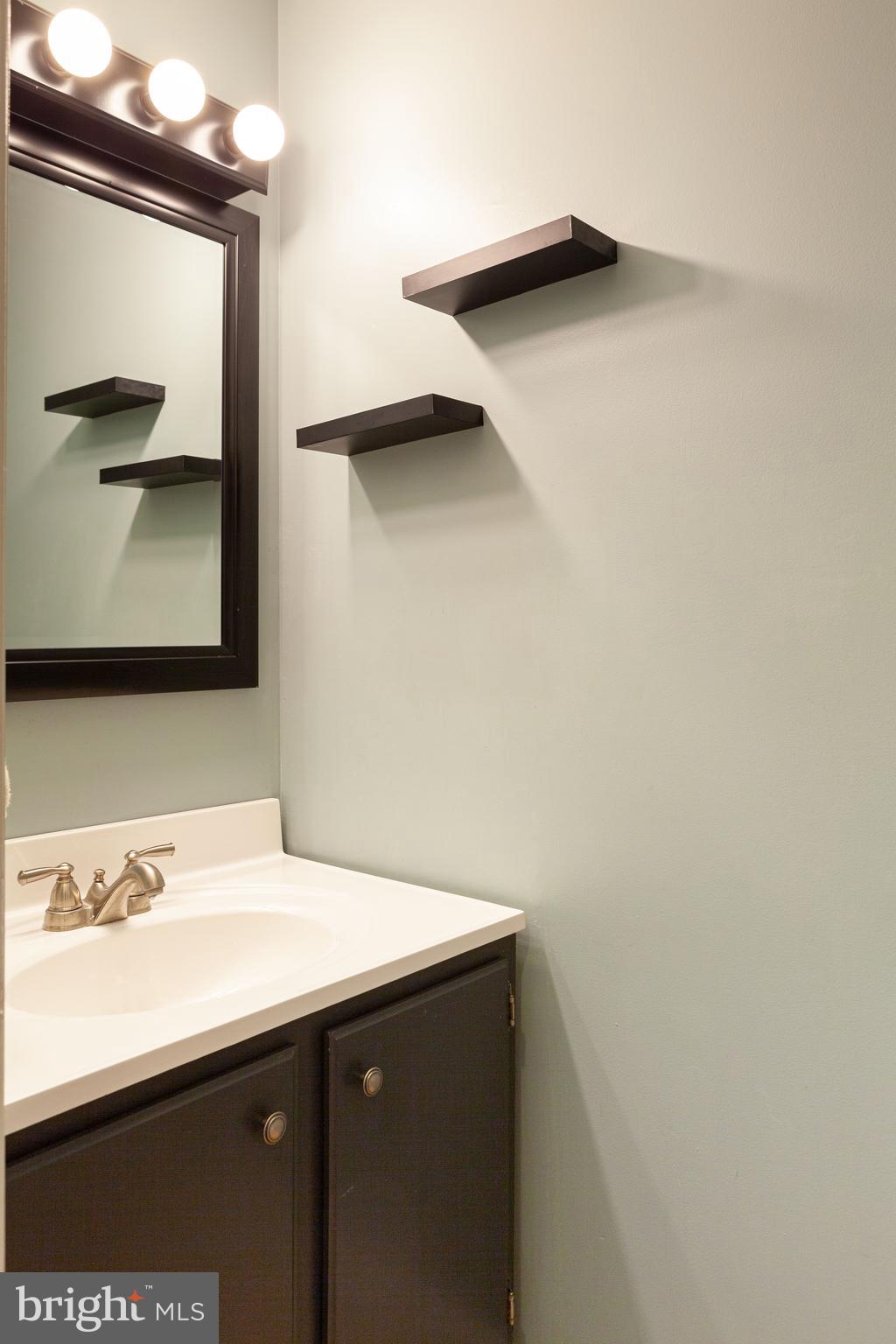 CIRCLE WOODS - Residential Lease