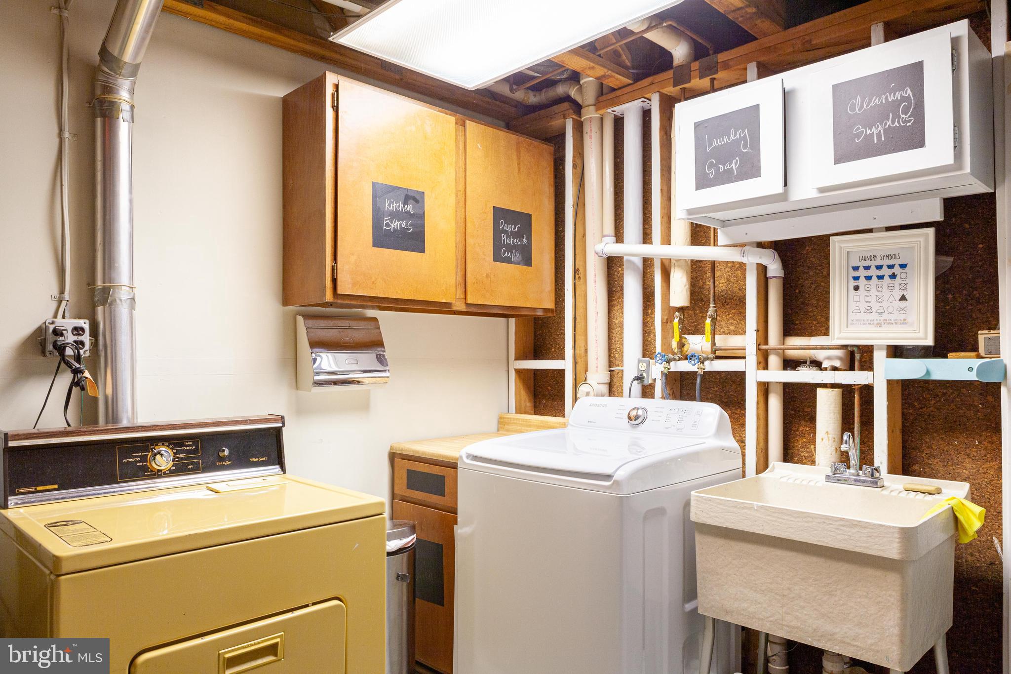 CIRCLE WOODS - Residential Lease