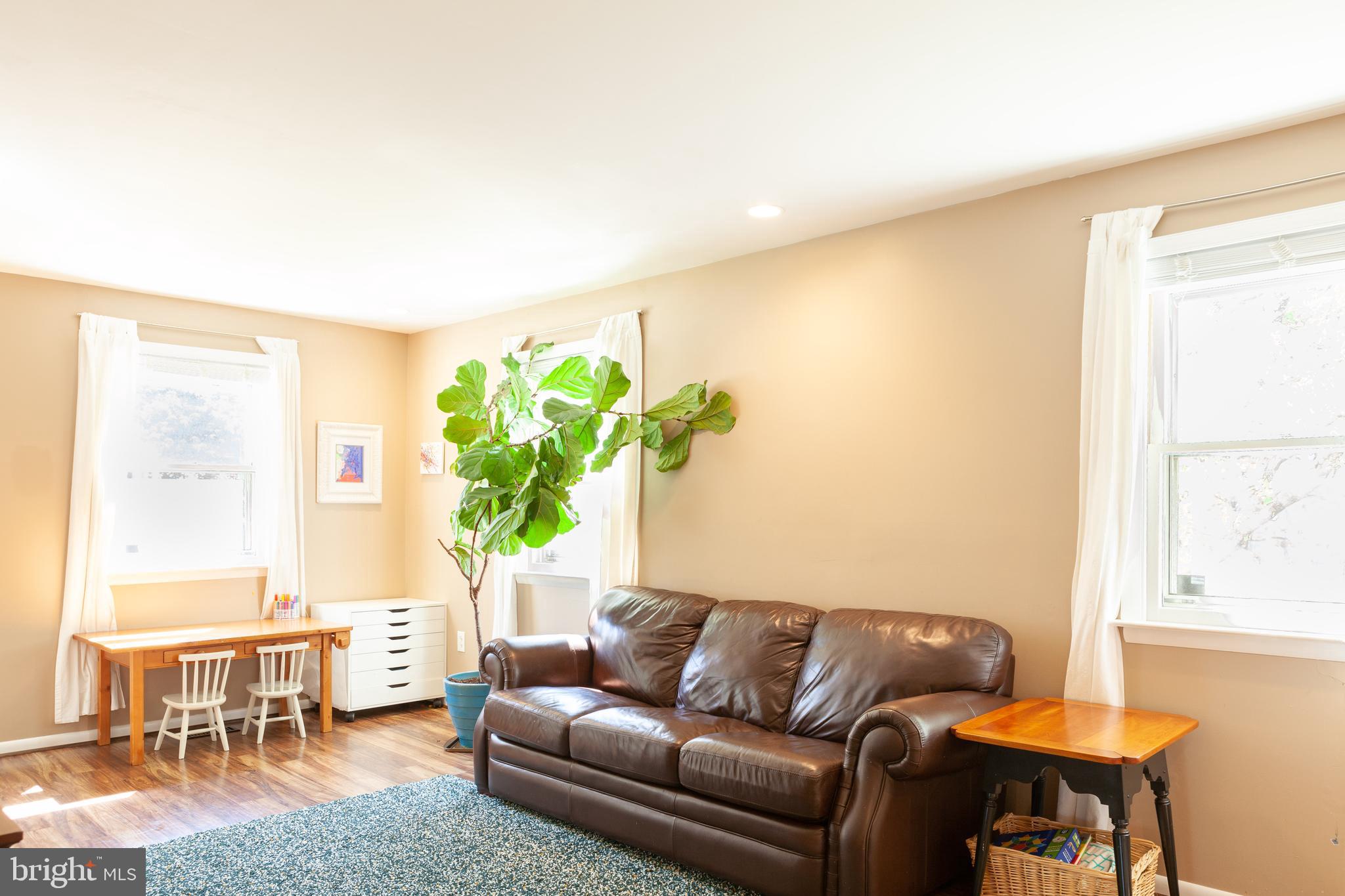 CIRCLE WOODS - Residential Lease