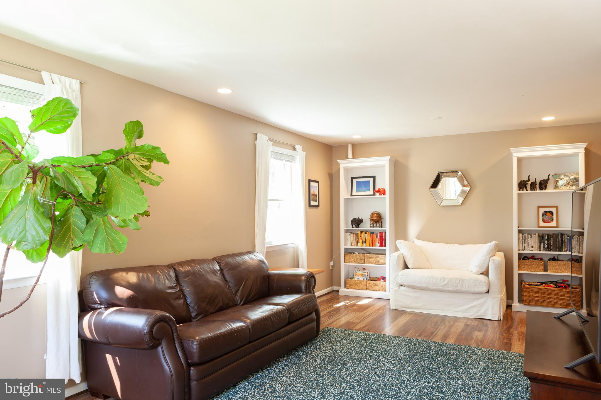 CIRCLE WOODS - Residential Lease