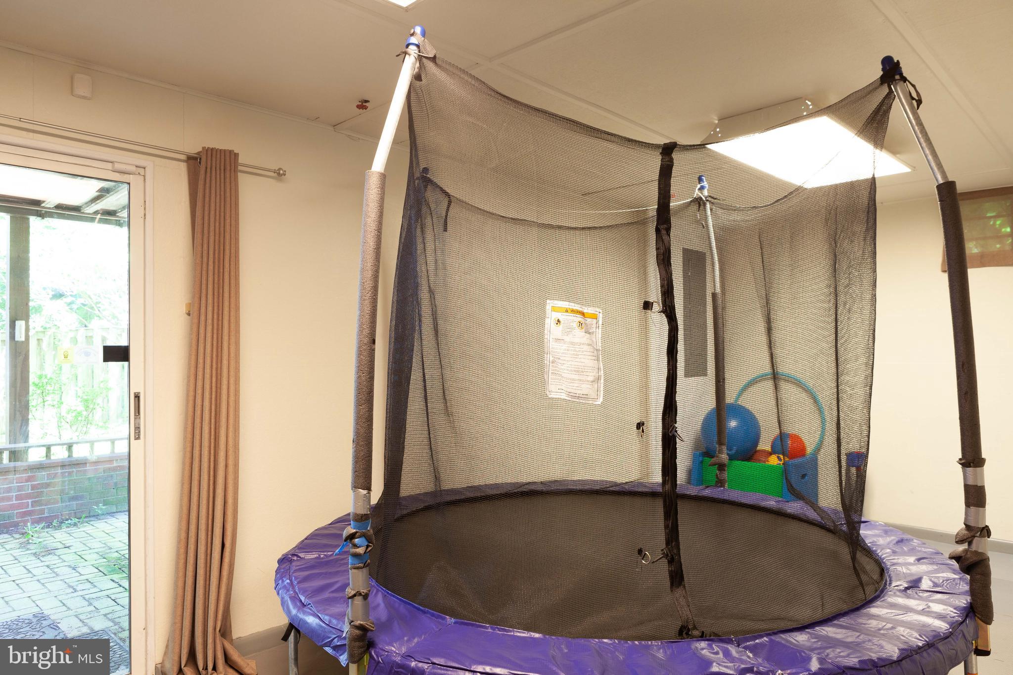 CIRCLE WOODS - Residential Lease