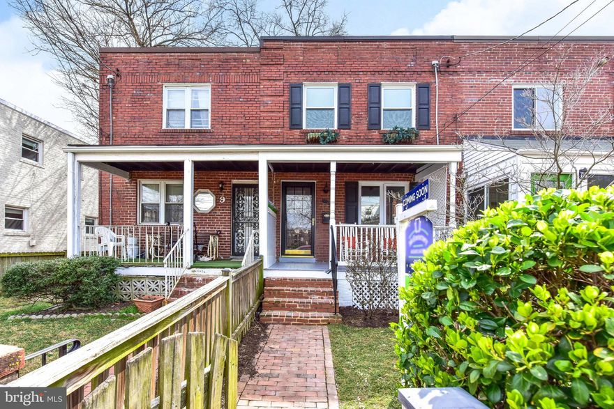 Beautiful, light-filled 2 bed/2 bath Del Ray townhouse. Step up to the front porch area and enter into the bright, open living room. The living room flows into the dining room, with beautiful hardwoods on this level. The kitchen connects to the dining room for convenience, and opens to the private, fully-fenced back yard. Upstairs you will find two bedrooms and one full bath. On the lower level, a family room and additional full bathroom can be found. Laundry room and utility space round out this level. Enjoy living in Del Ray, just steps to "The Avenue." Potomac Yard is just a short stroll away, providing convenient access to additional shopping. Welcome Home!