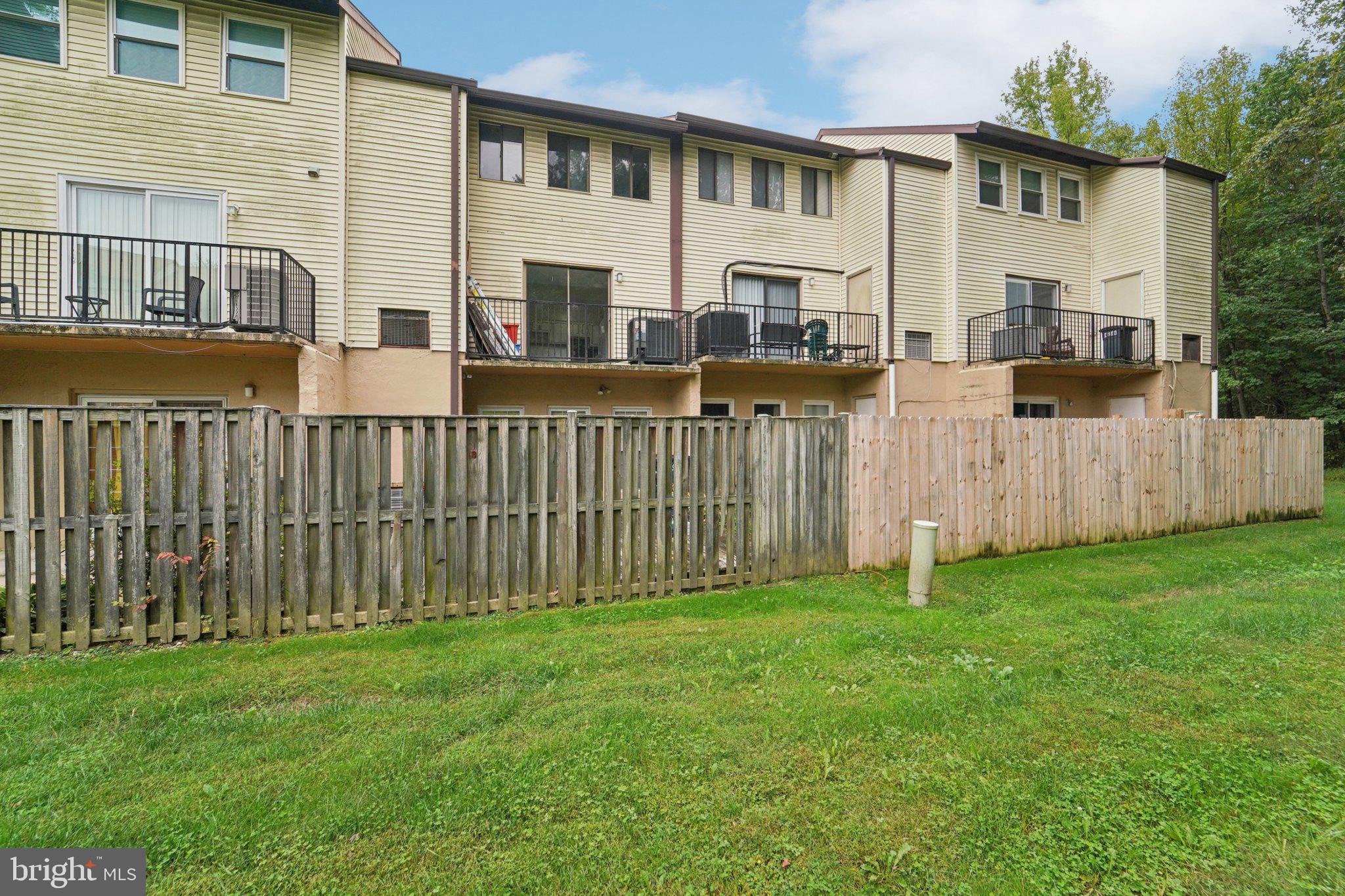 APPLEWALK CONDO - Residential