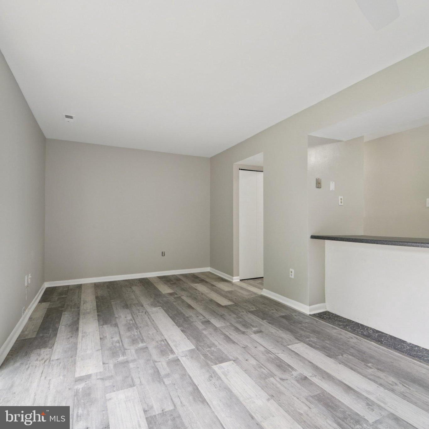 APPLEWALK CONDO - Residential