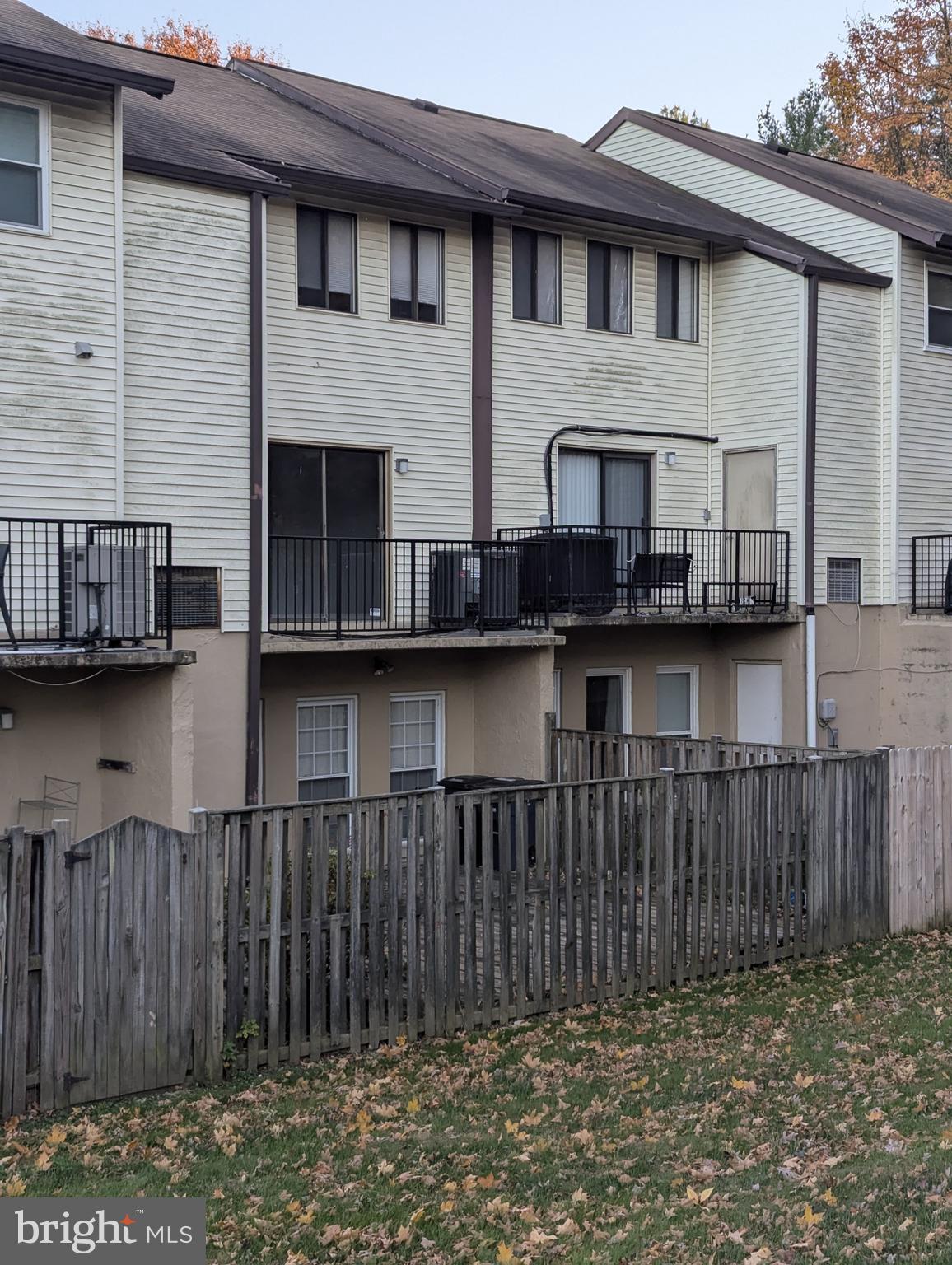 APPLEWALK CONDO - Residential