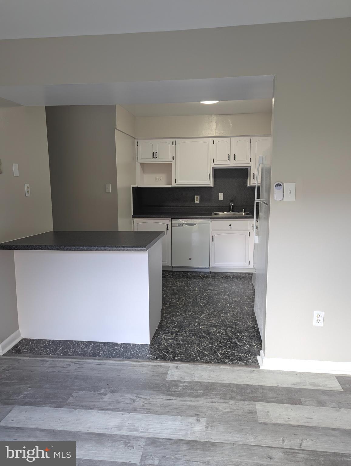 APPLEWALK CONDO - Residential