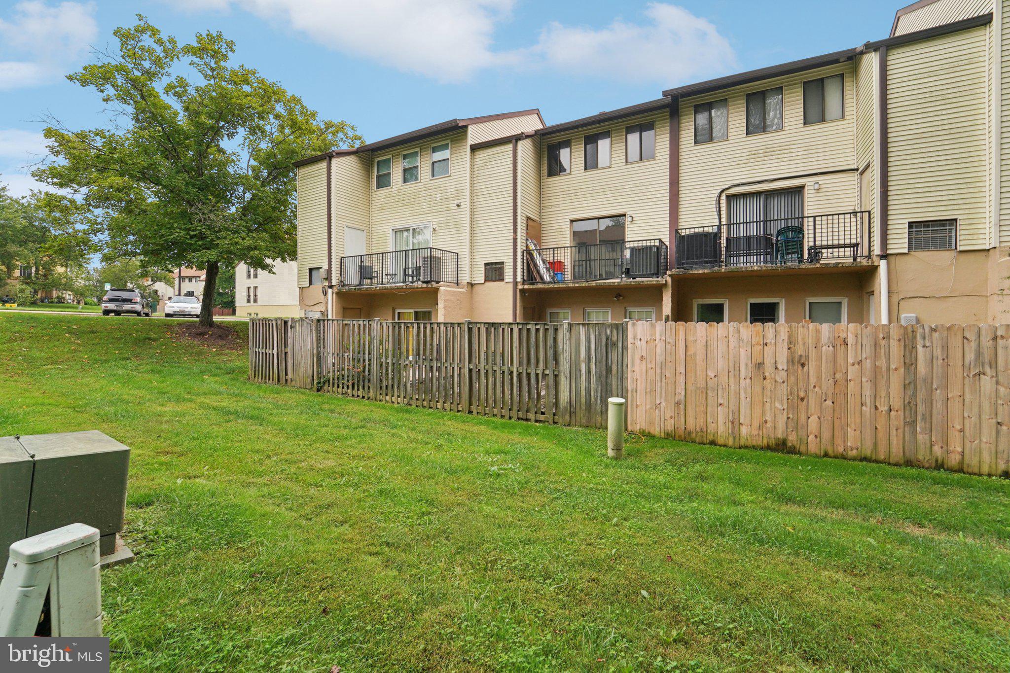 APPLEWALK CONDO - Residential