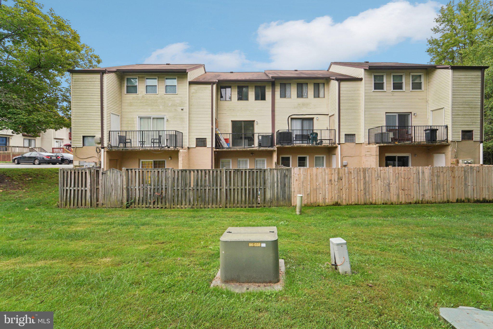 APPLEWALK CONDO - Residential