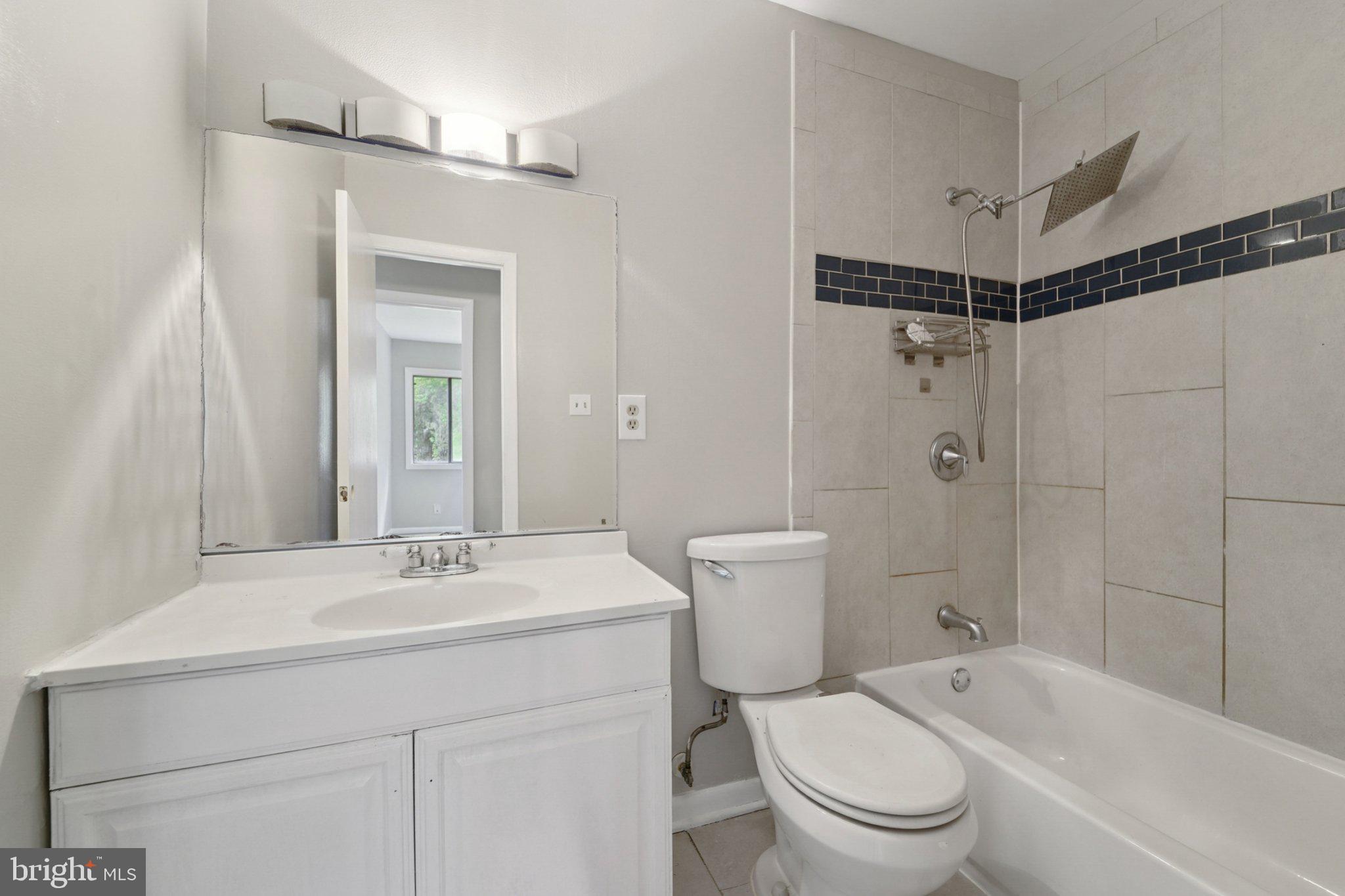 APPLEWALK CONDO - Residential