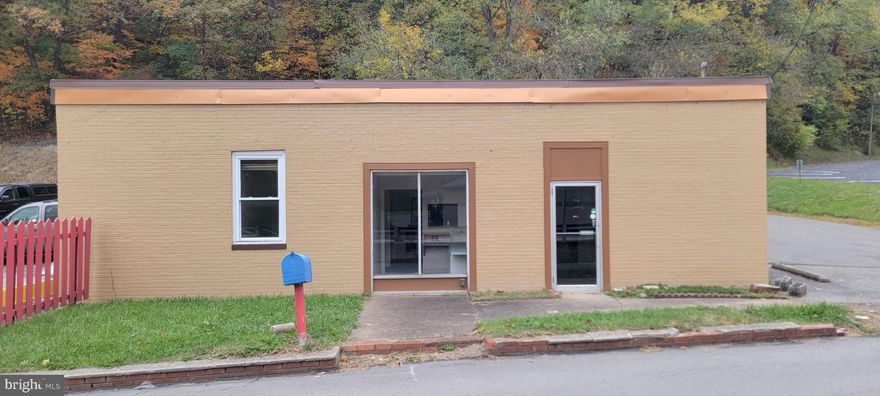 Disregard the listing price.  This is an Auction!!!
2250 Square feet of office or retail space in the heart of Sabraton.  Single level, flexible floor plan with 3 entrances.  Excellent visibility and 10+ parking spaces.  Only one mile to I-68.  Zoned B-2 Business.  Open house on Saturday November 1st and the 15th from 10am-noon both days.  We welcome inspections to would be bidders.  Sold as is.  10% buyer's premium due within 48 hours of auction end.  Balance due within 60 days.