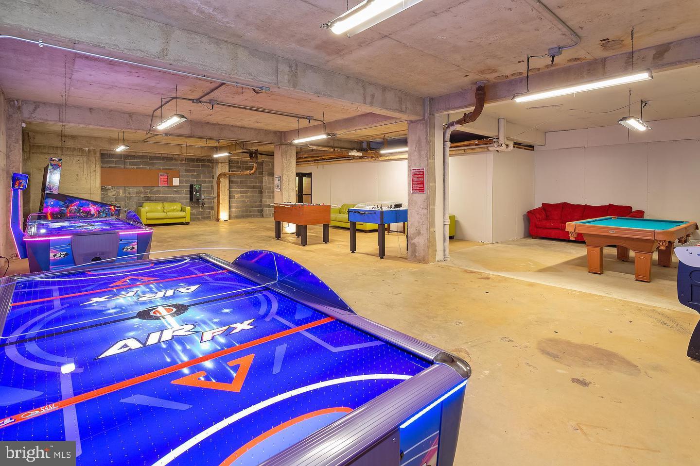 FORTY SIX HUNDRED - Residential