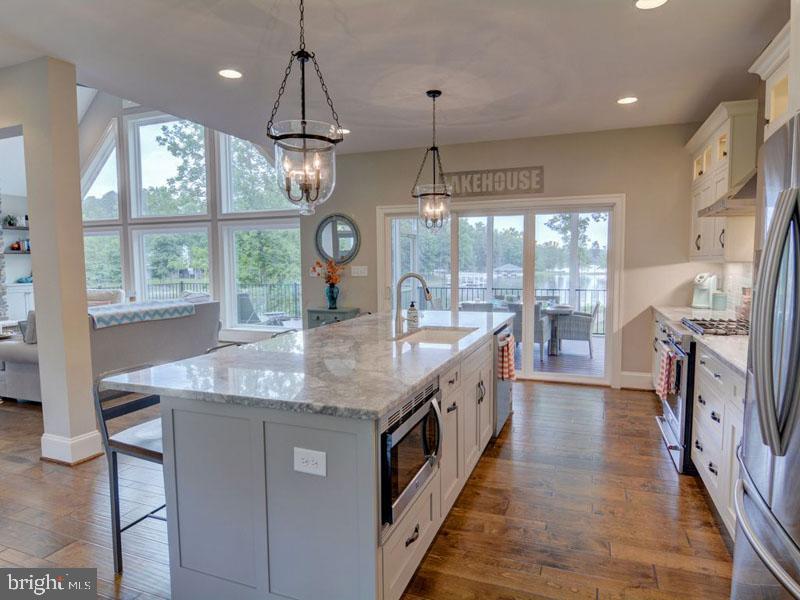 LIGHTHOUSE POINT - Residential