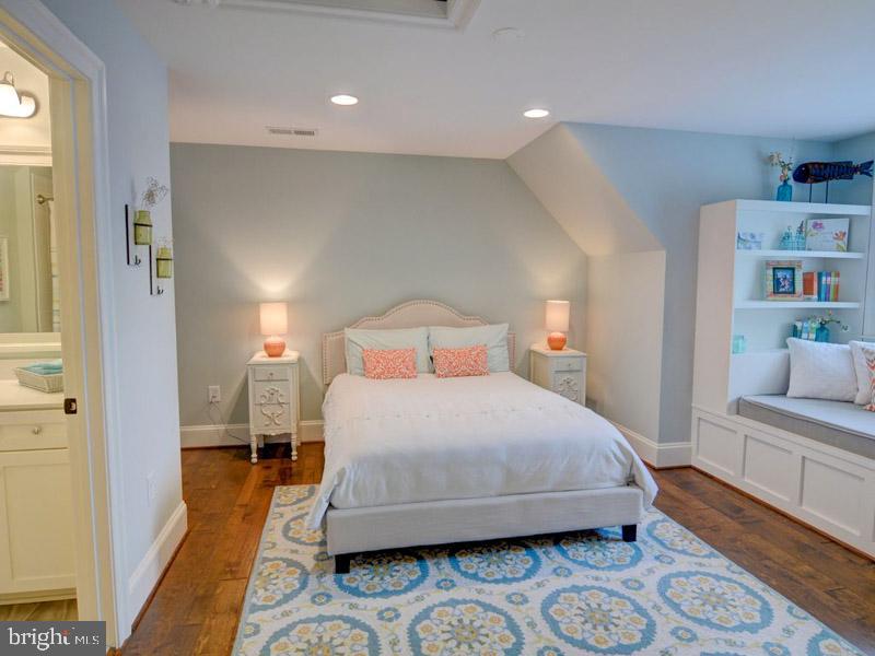 LIGHTHOUSE POINT - Residential