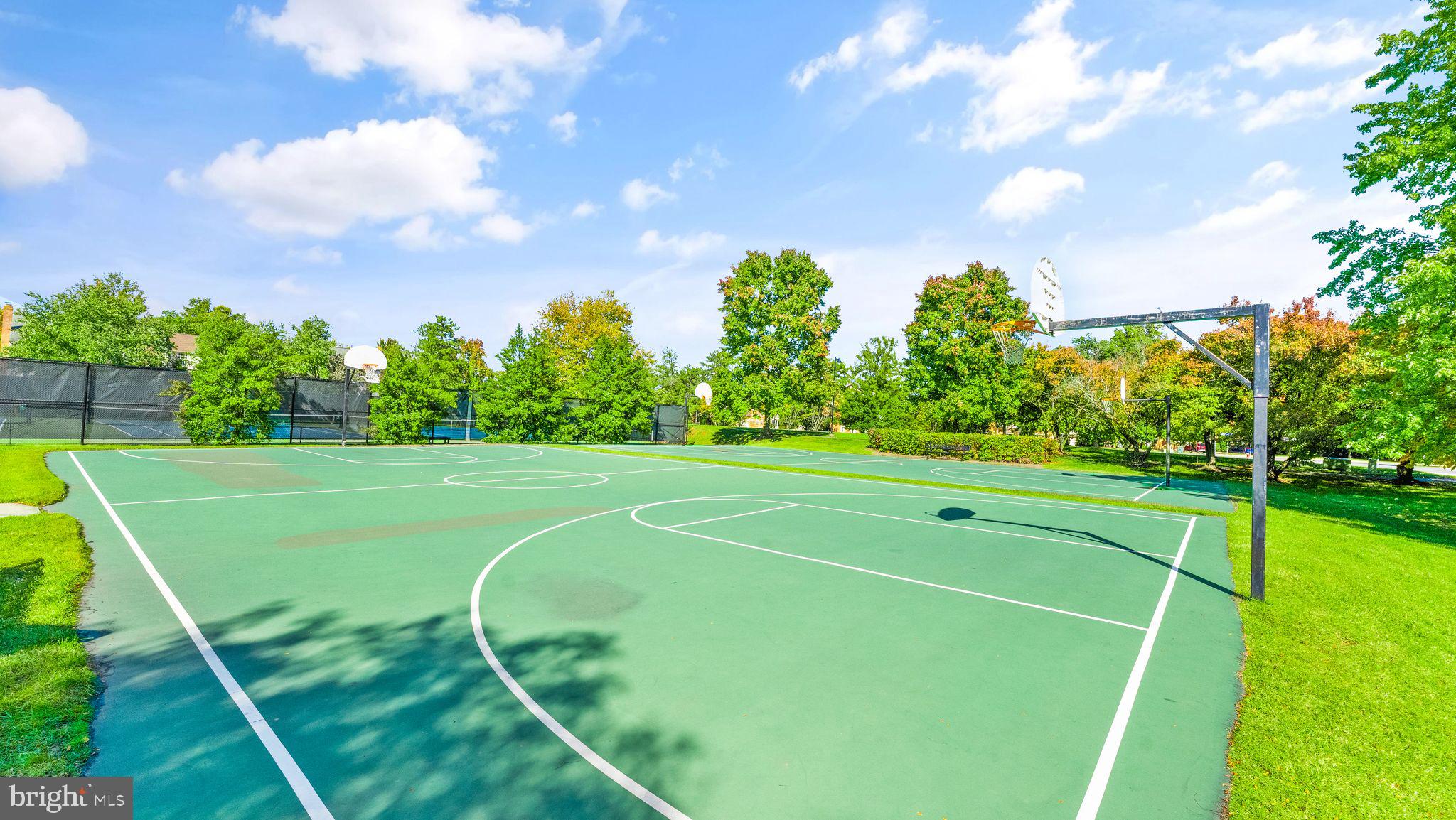 ASHBURN VILLAGE - Residential