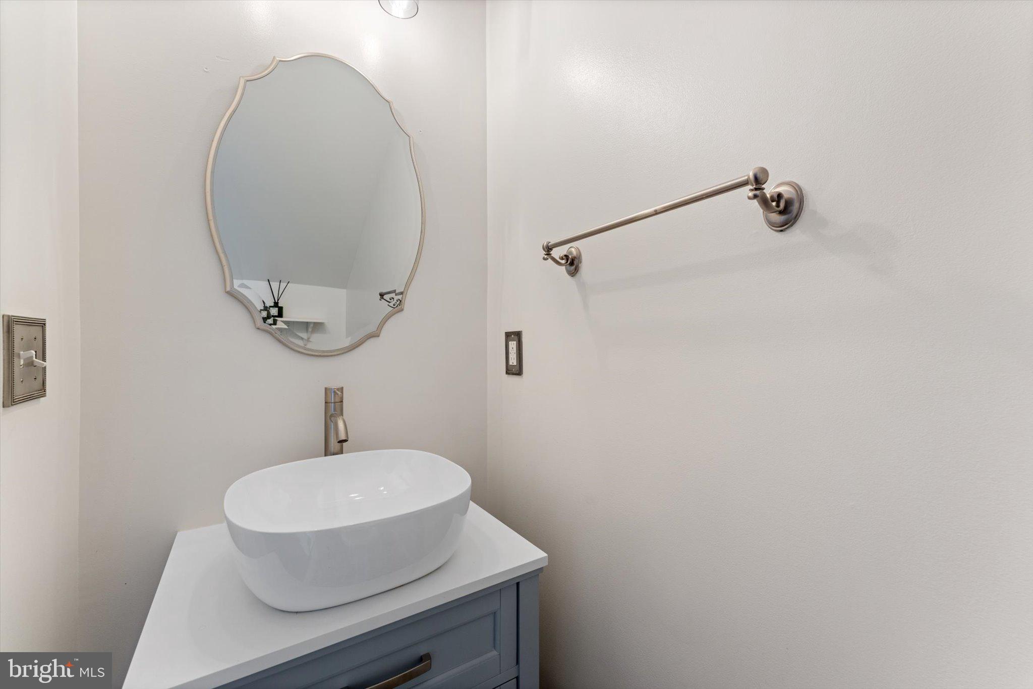 ASHBURN VILLAGE - Residential