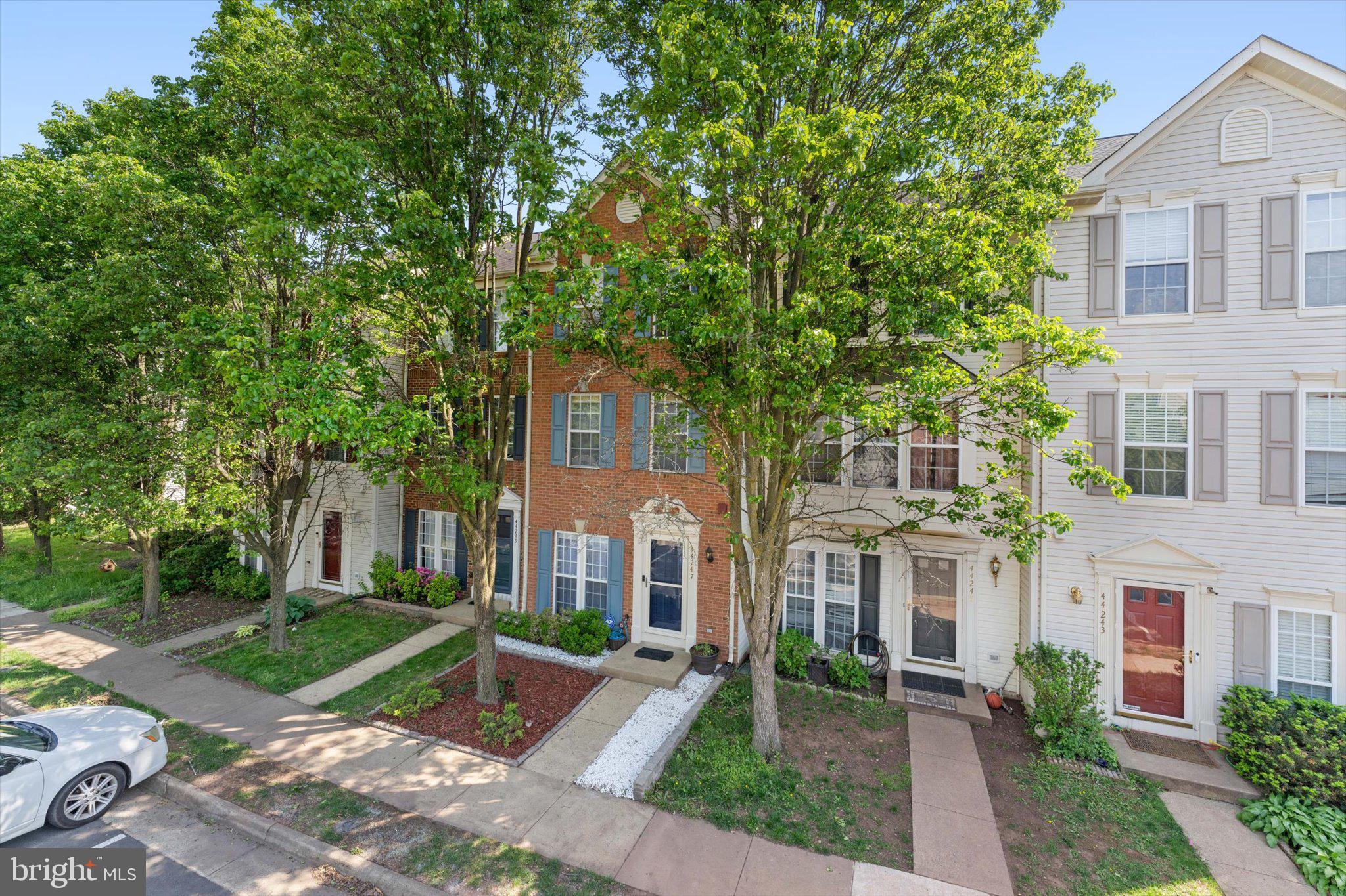 ASHBURN VILLAGE - Residential