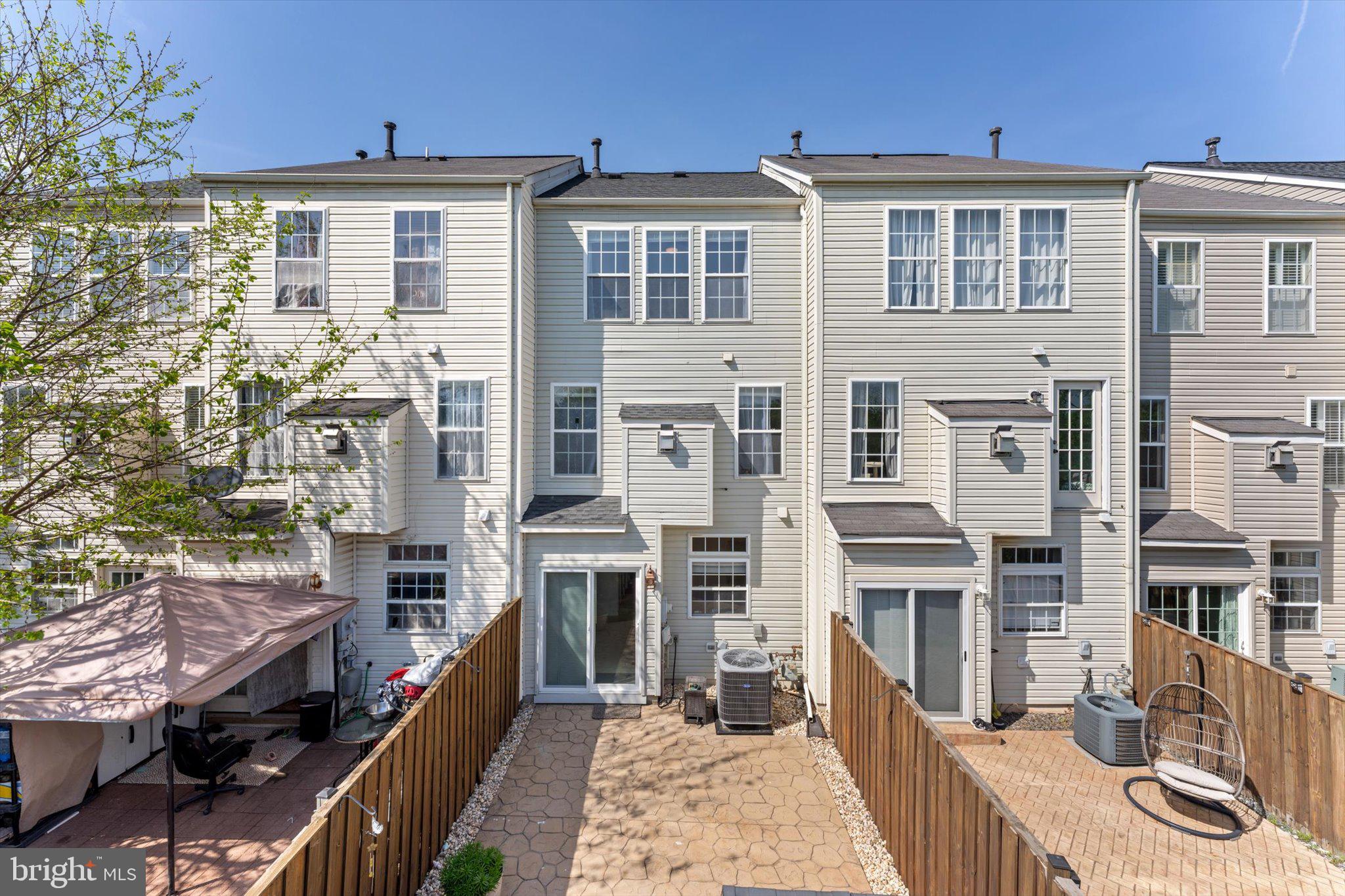 ASHBURN VILLAGE - Residential