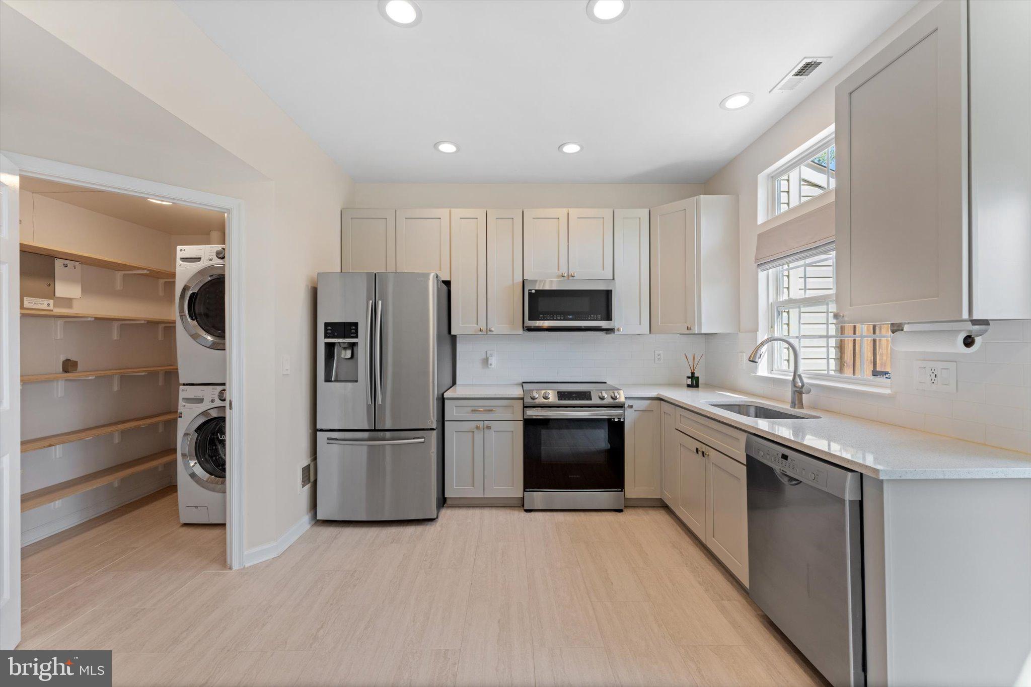 ASHBURN VILLAGE - Residential