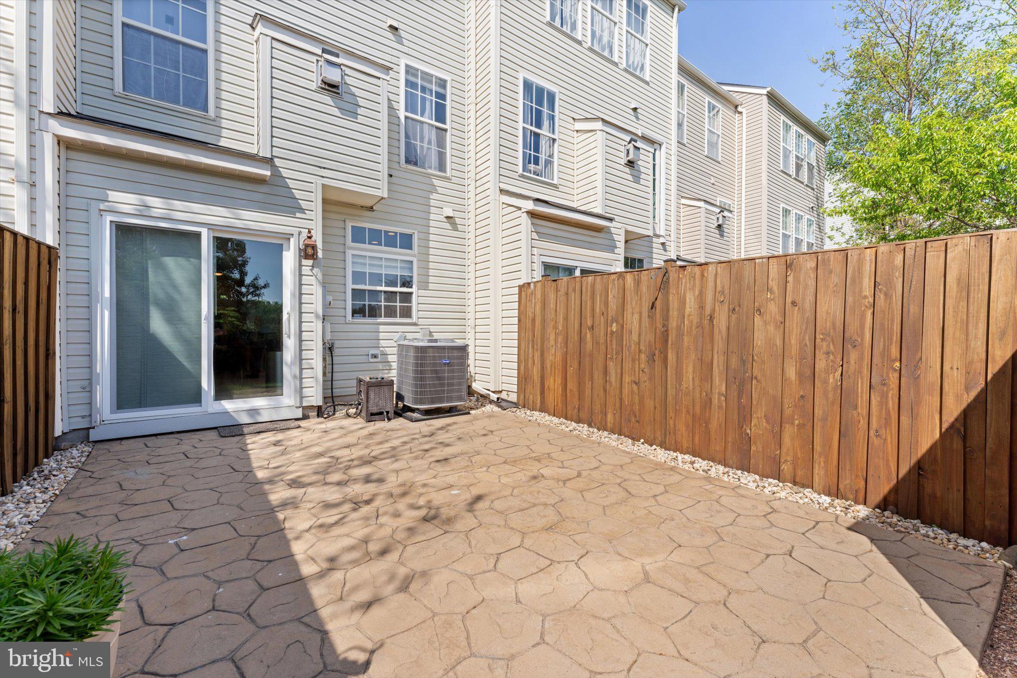 ASHBURN VILLAGE - Residential