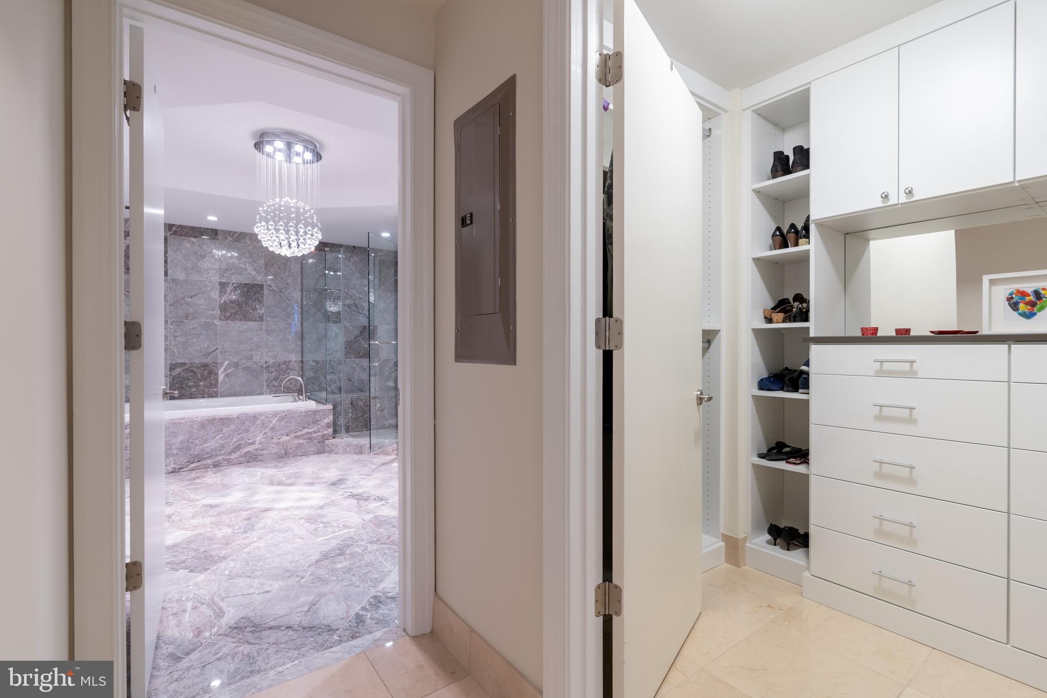 ROSSLYN - Residential