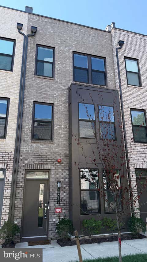 Townhouse For Rent - 12742 Verdant Way<br/> RESTON, VA 20191
