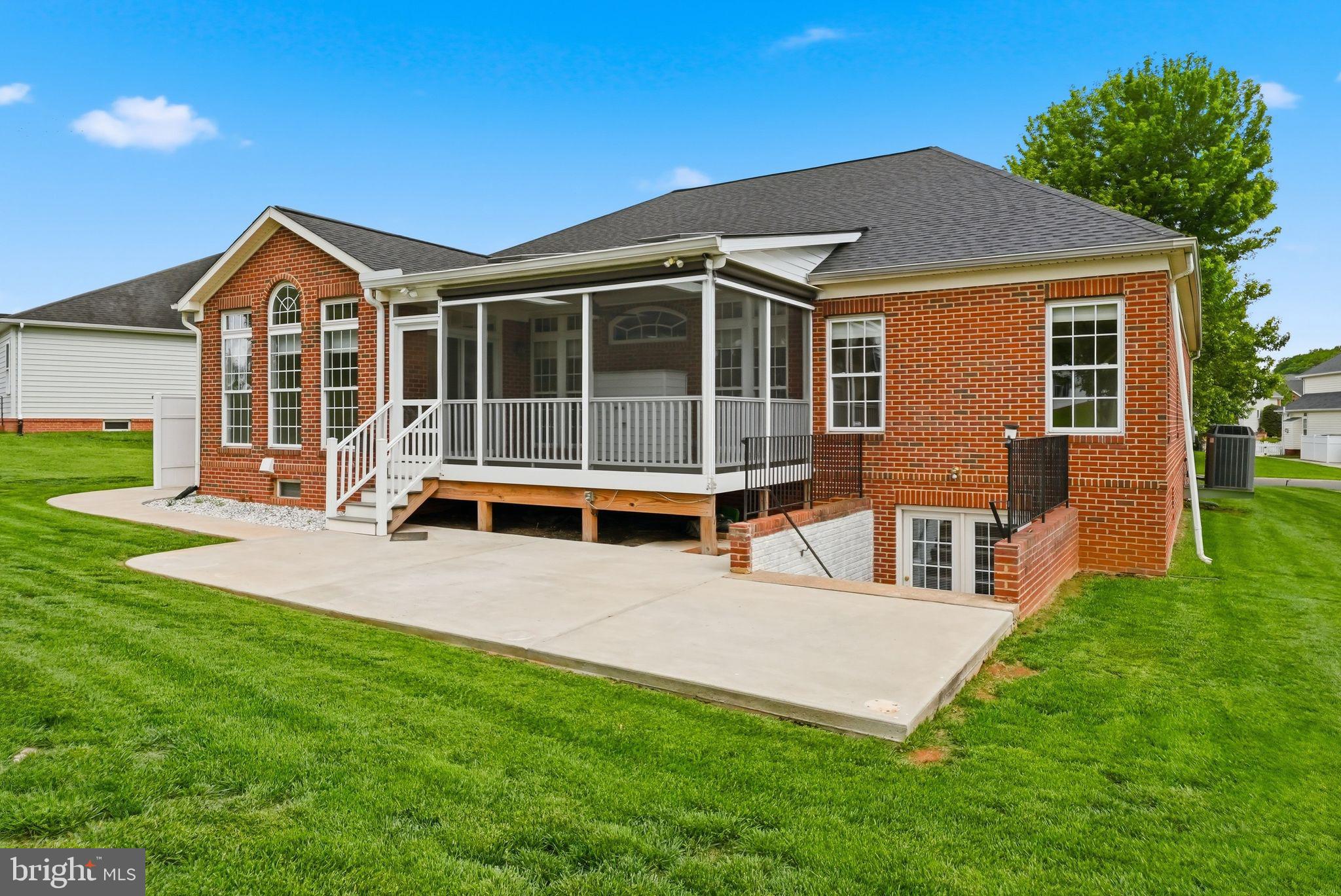 COUNTRY CLUB ESTATES - Residential