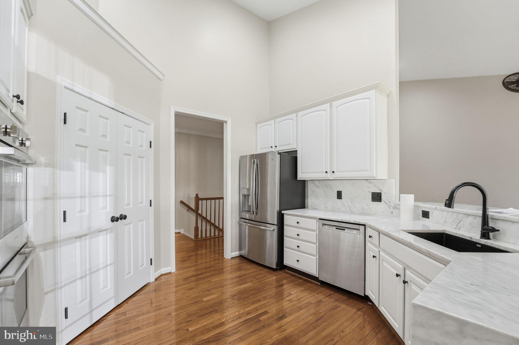 COUNTRY CLUB ESTATES - Residential
