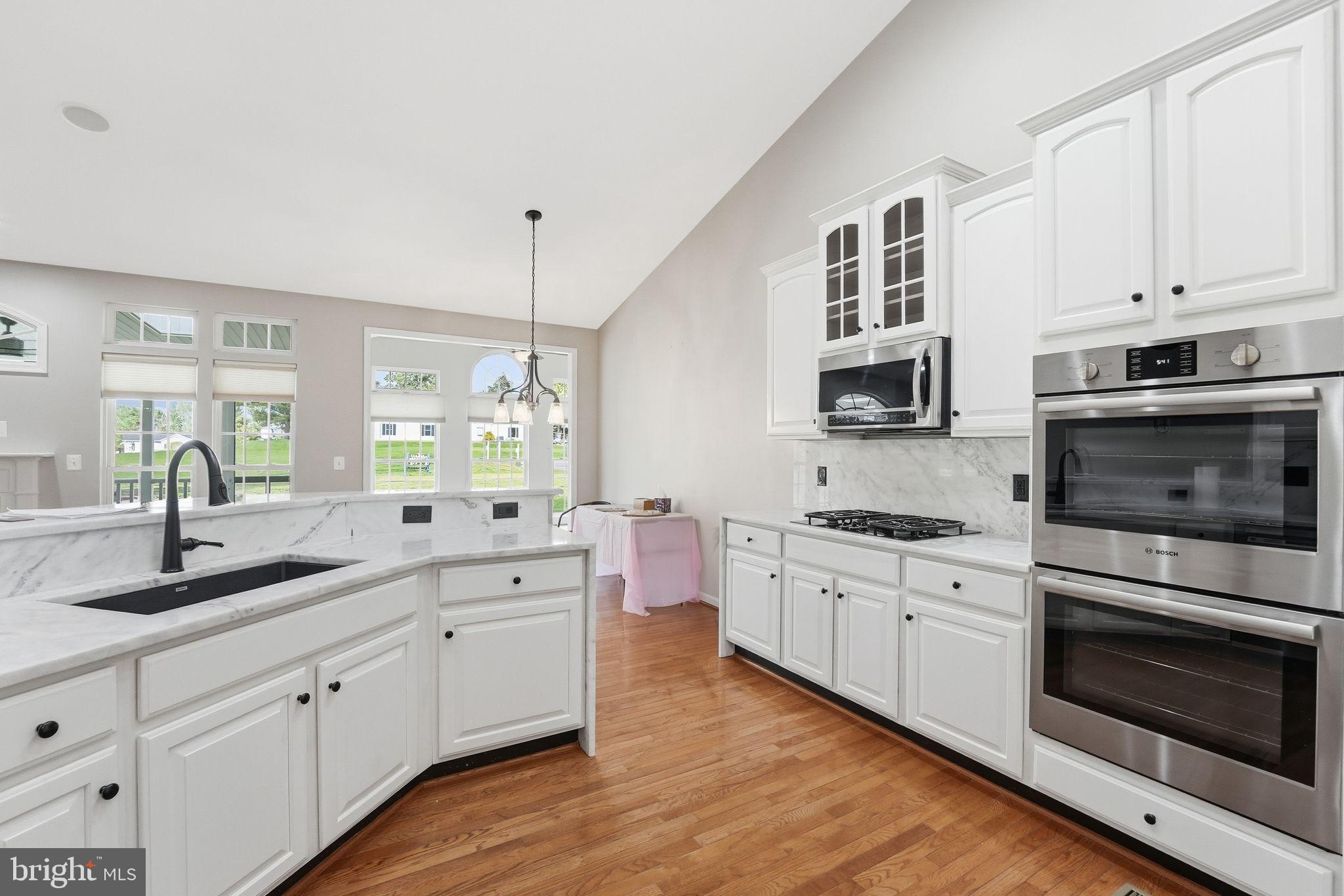 COUNTRY CLUB ESTATES - Residential