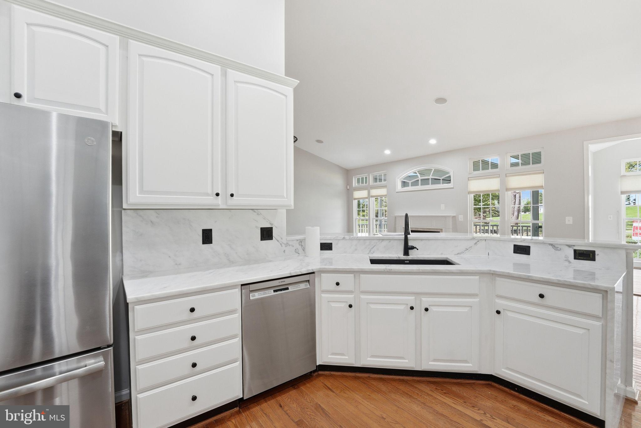 COUNTRY CLUB ESTATES - Residential